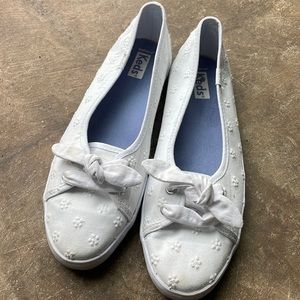 White Keds with Flower detail (size 8.5)